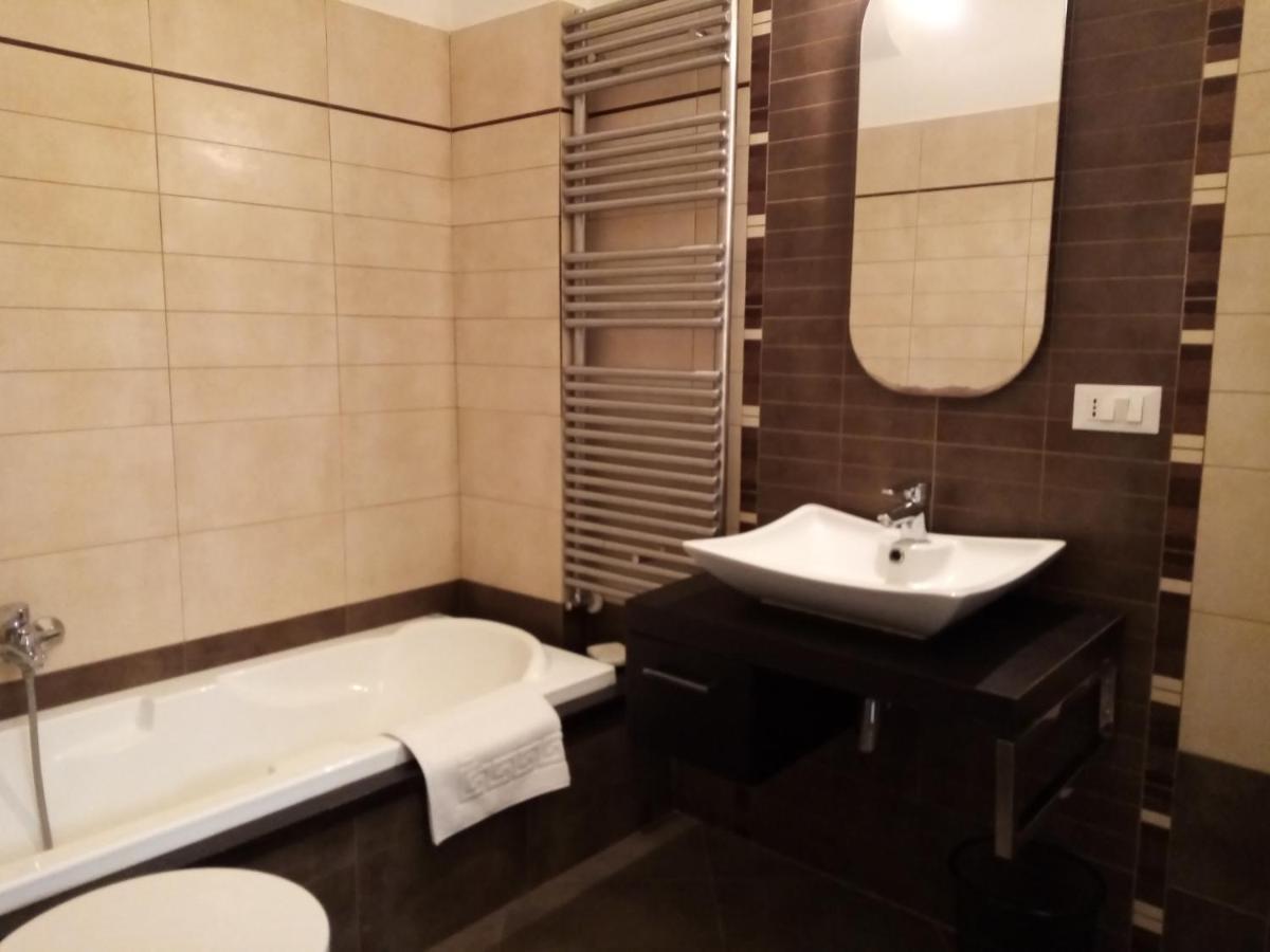 Dimora Storica Le Perle Bed & Breakfast Lecce Exterior photo