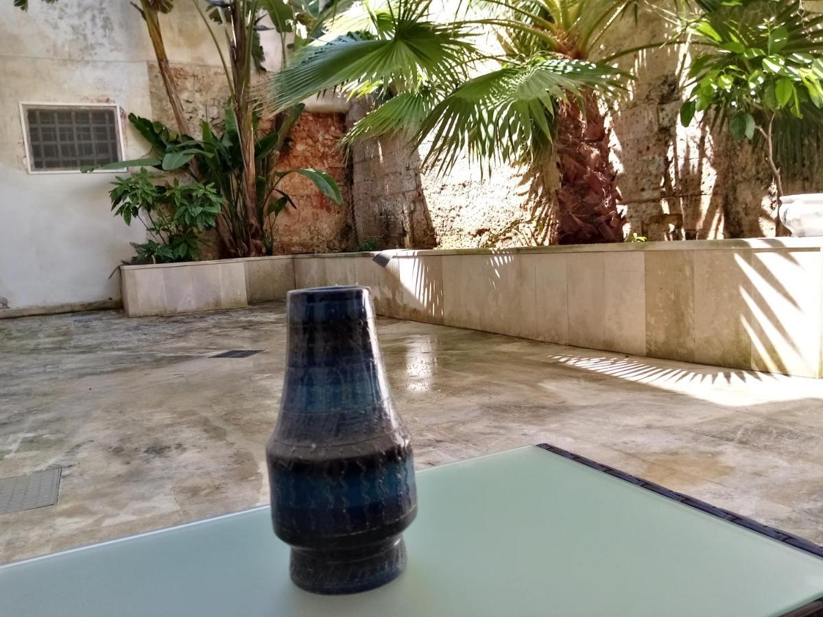 Dimora Storica Le Perle Bed & Breakfast Lecce Exterior photo