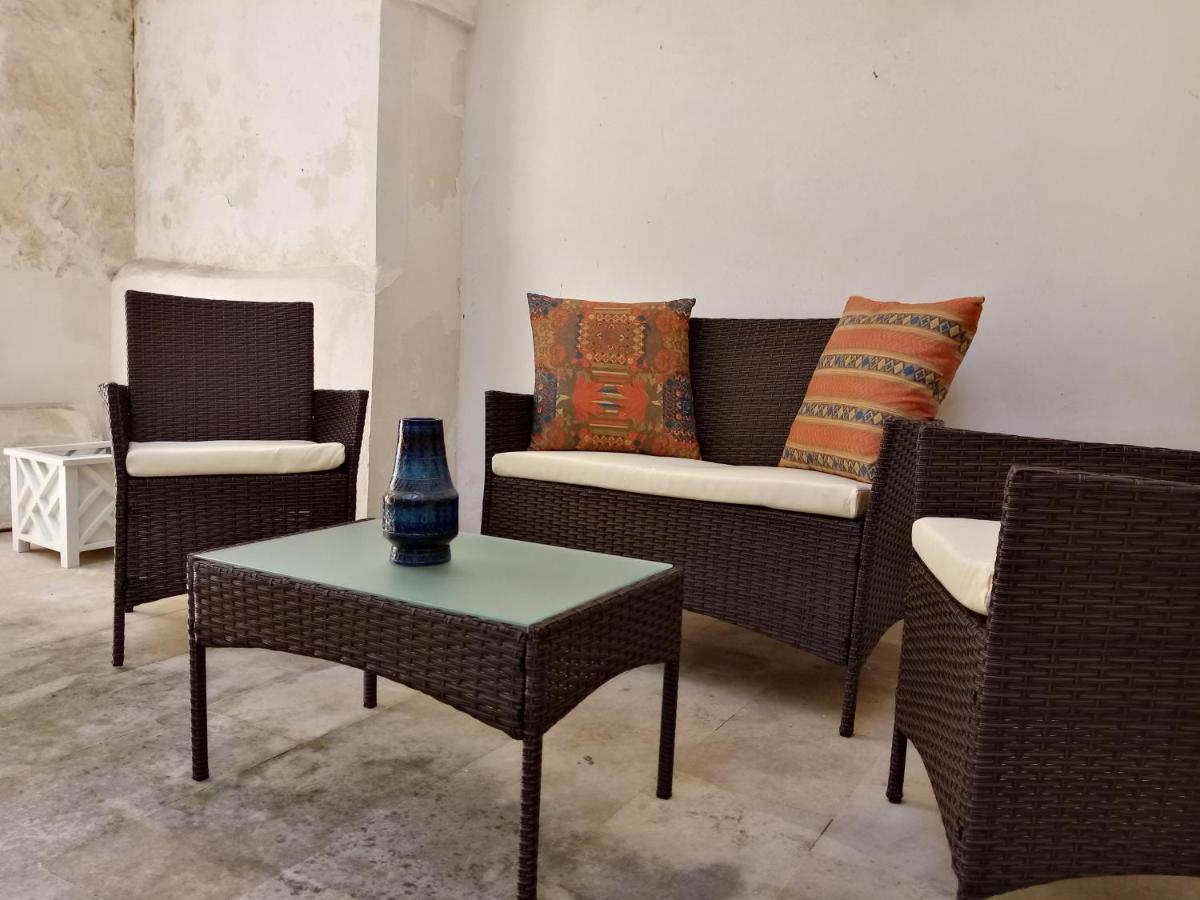 Dimora Storica Le Perle Bed & Breakfast Lecce Exterior photo